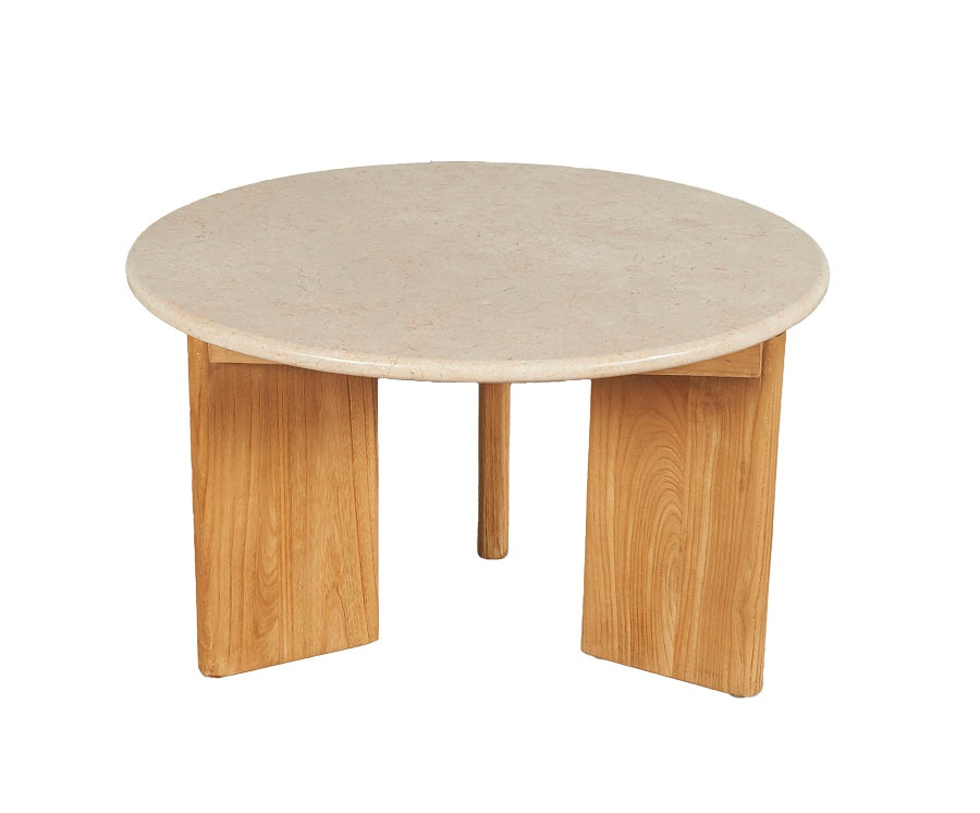 Mesa auxiliar redonda de madera clara con tapa efecto mármol, diseño escandinavo y líneas minimalistas para salones con estilo natural – Boutique Interiorismo
