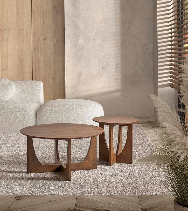 Set de mesas centro nido en madera de nogal con diseño orgánico y patas cónicas, ideal para salones de estilo contemporáneo – Boutique Interiorismo