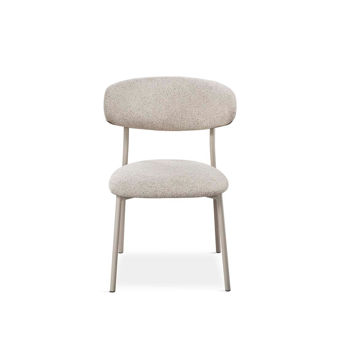 Silla moderna en bouclé beige claro, estructura metálica beige, vista frontal limpia – Boutique Interiorismo.