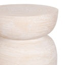 Detalle lateral de mesa auxiliar de mármol blanco con base escultórica – diseño orgánico y sofisticado | Boutique Interiorismo