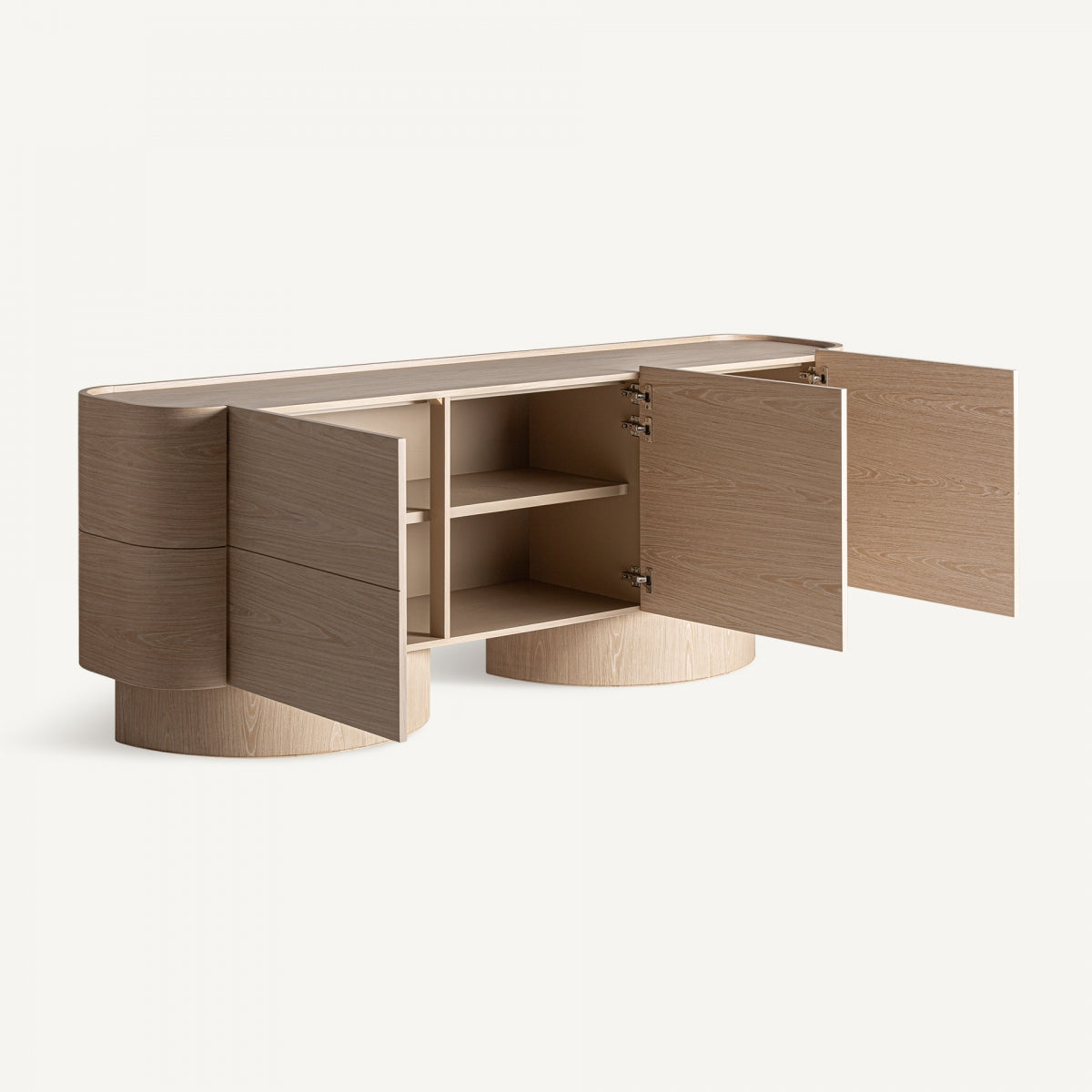 puertas abiertas mostrando interior funcional con estantes, ideal para almacenaje práctico.