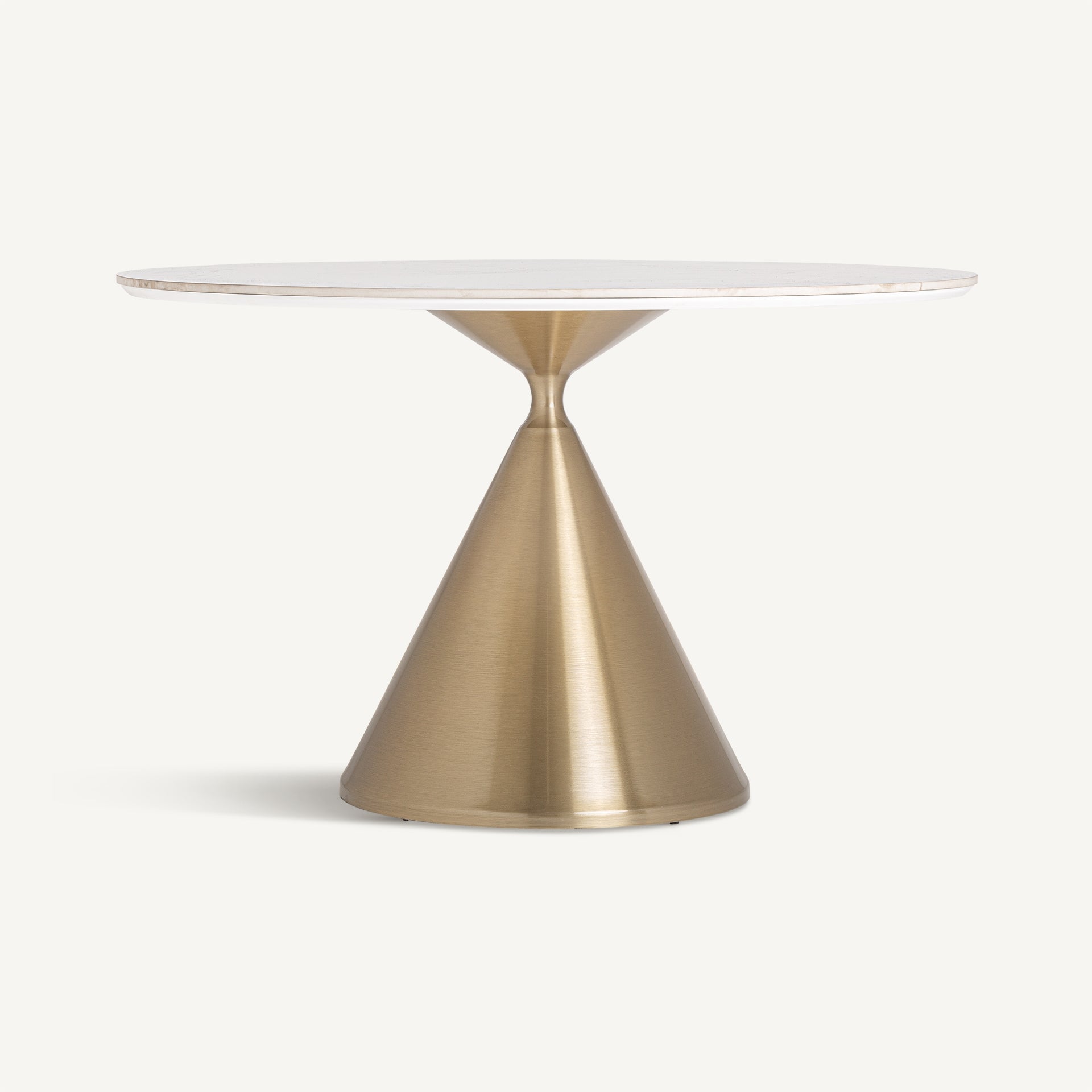Mesa redonda de comedor con base cónica dorada y sobre porcelánico blanco vetado, estilo moderno y elegante