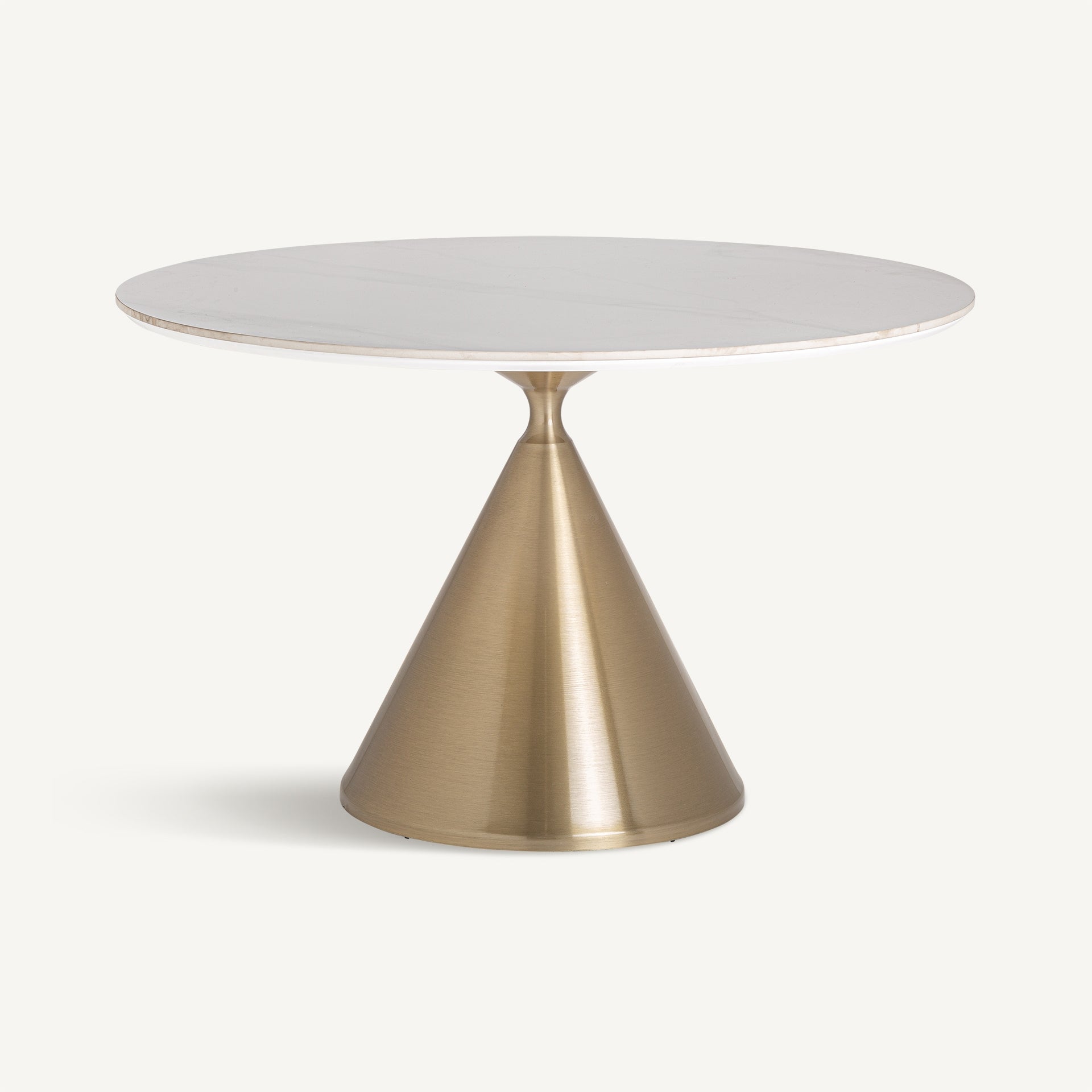 Vista lateral de mesa de comedor con estructura dorada y superficie blanca, diseño contemporáneo monopié