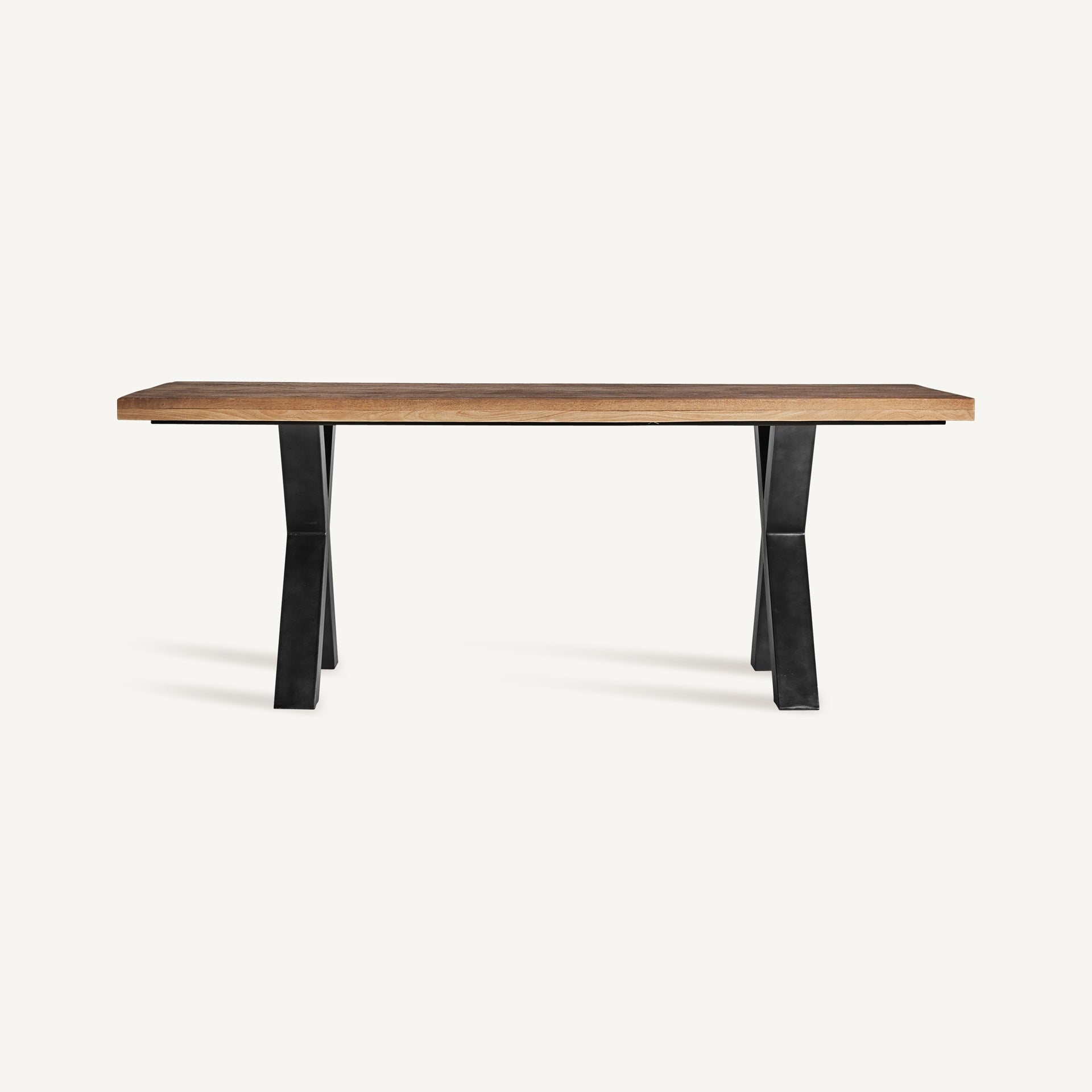 Vista frontal de mesa comedor Gard de madera de mango con patas metálicas negras en estilo industrial, VICAL boutique interiorismo
