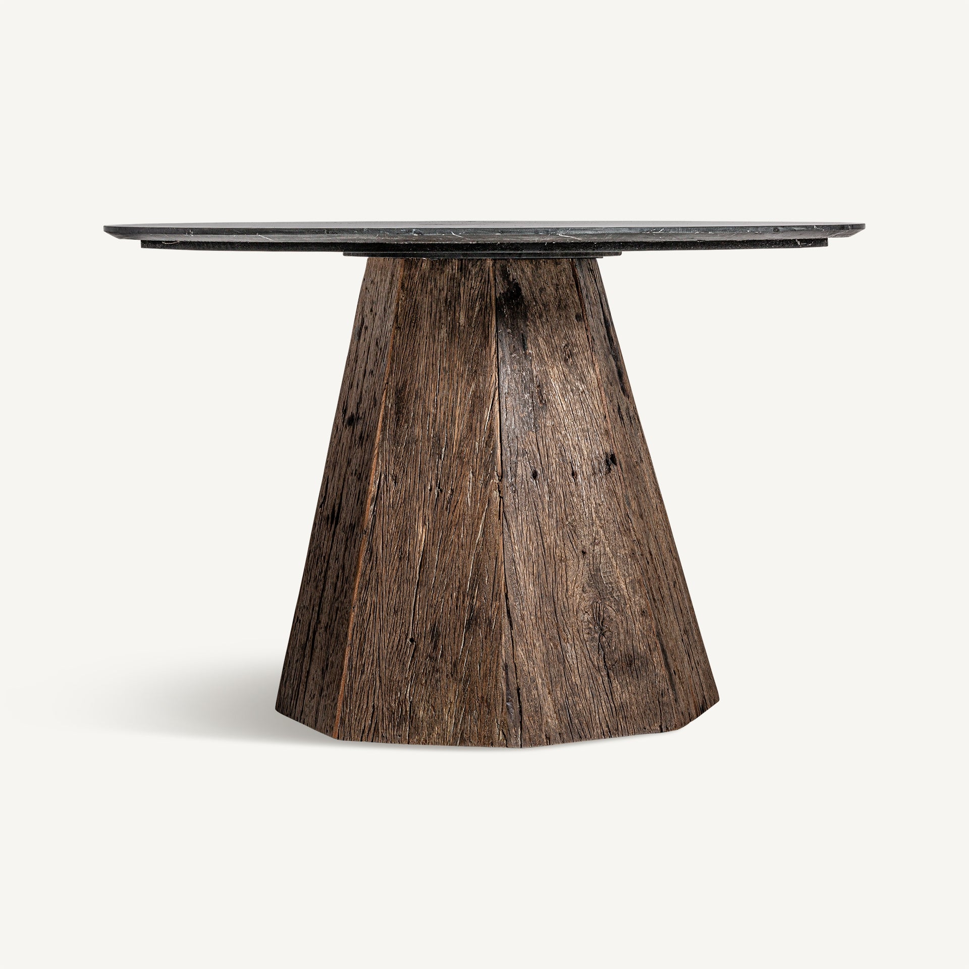 Mesa redonda WALDING con sobre negro y base cónica de madera reciclada – vista frontal