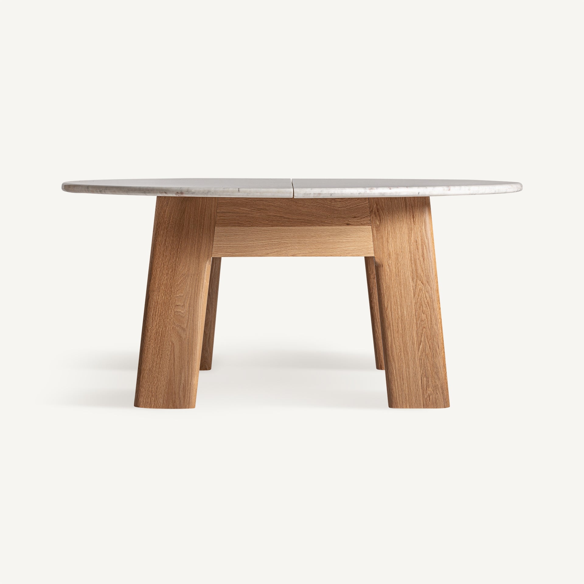 Mesa comedor NARA rectangular con tablero porcelánico blanco roto y patas escultóricas de madera