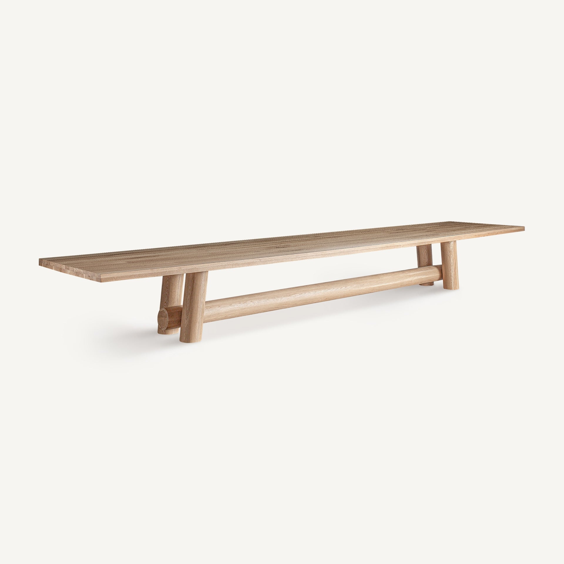 Mesa de comedor SULLY en porcelánico blanco con patas doradas de metal, estilo glam. Imagen 2 para interiorismo boutique de VICAL.