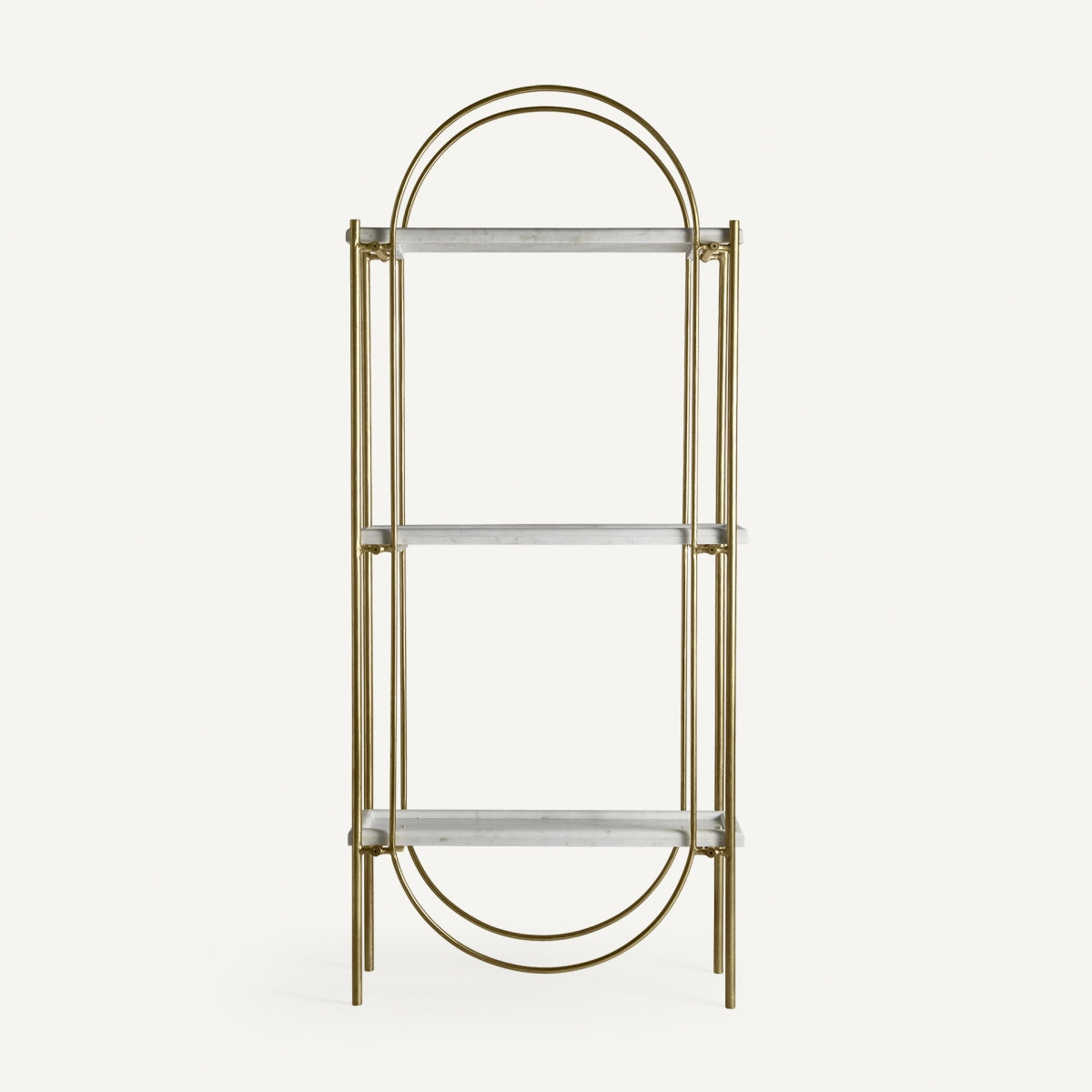 Estantería Dieuze con estructura dorada y baldas de mármol blanco, estilo lujoso art déco.