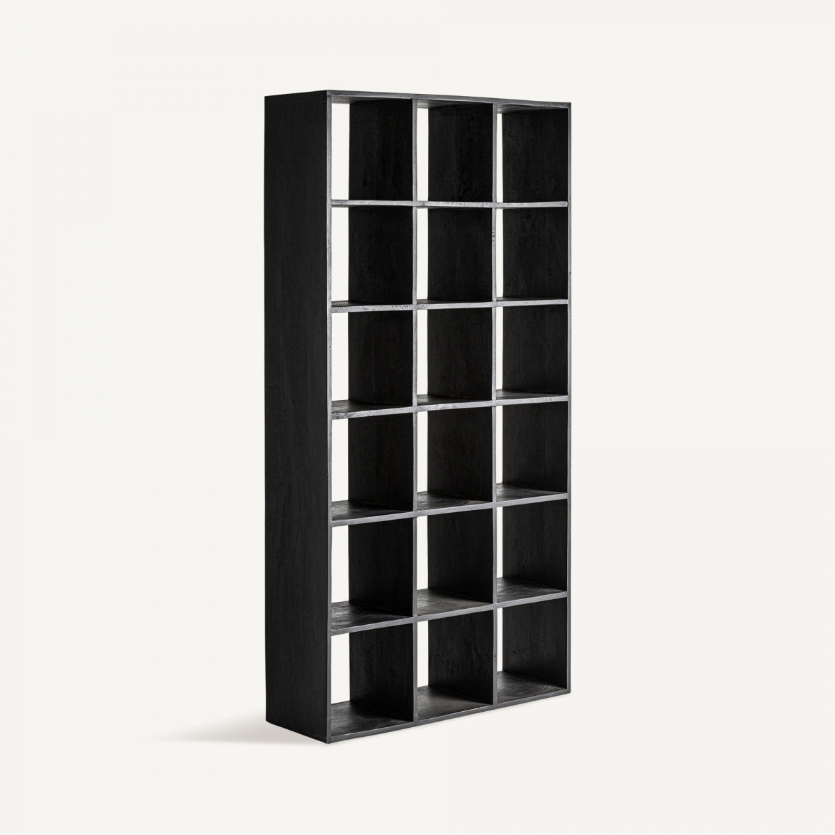 Perspectiva lateral de estantería Bayereut negra, estructura ligera y elegante en madera de mango, diseño art déco Vical