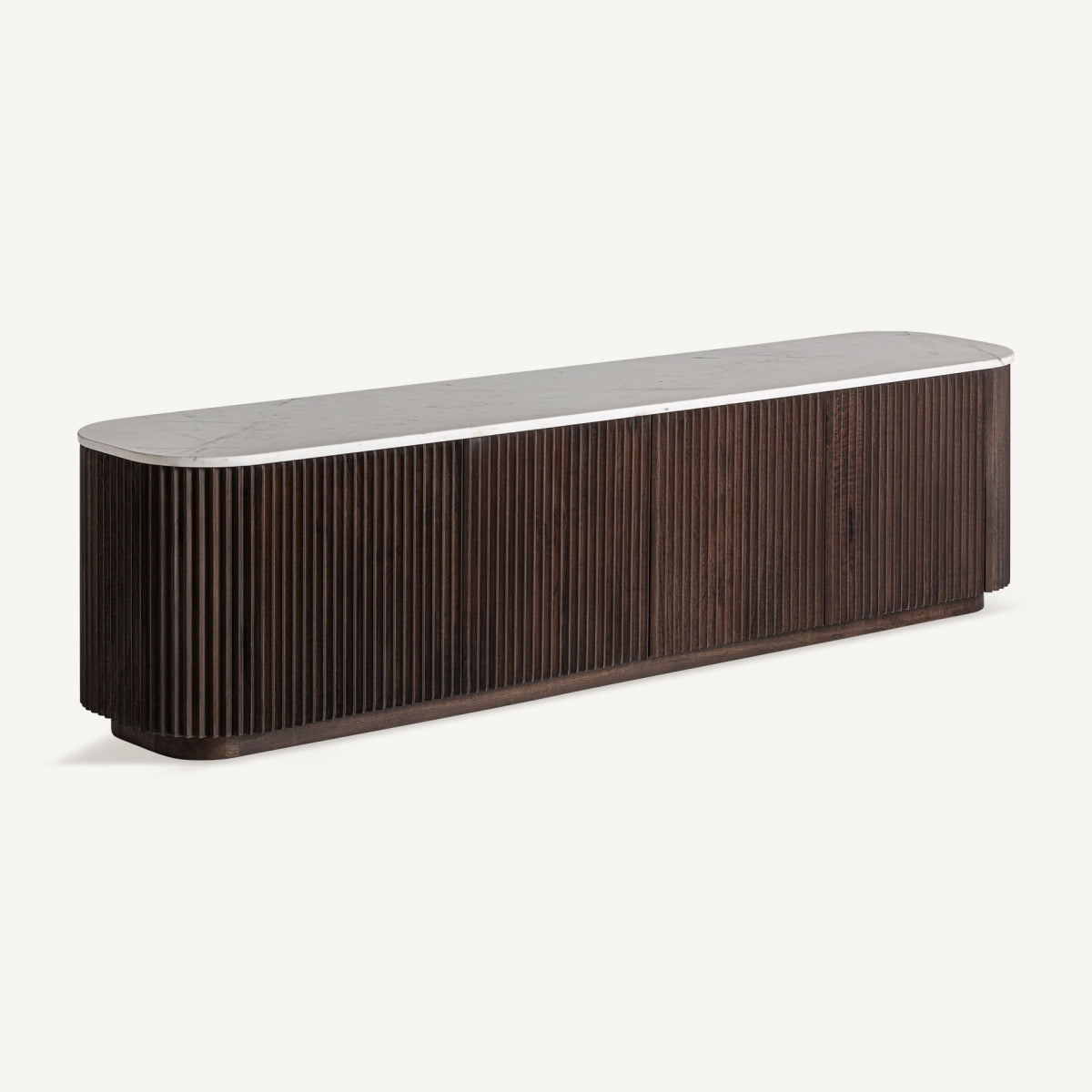 Mueble de TV con diseño acanalado visto en perspectiva, tapa de mármol y estructura redondeada