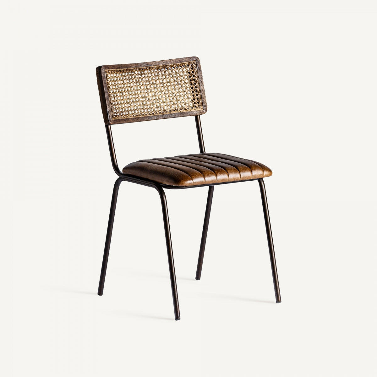 Silla Almstock con estructura de hierro y asiento de cuero marrón, diseño industrial con respaldo de rejilla