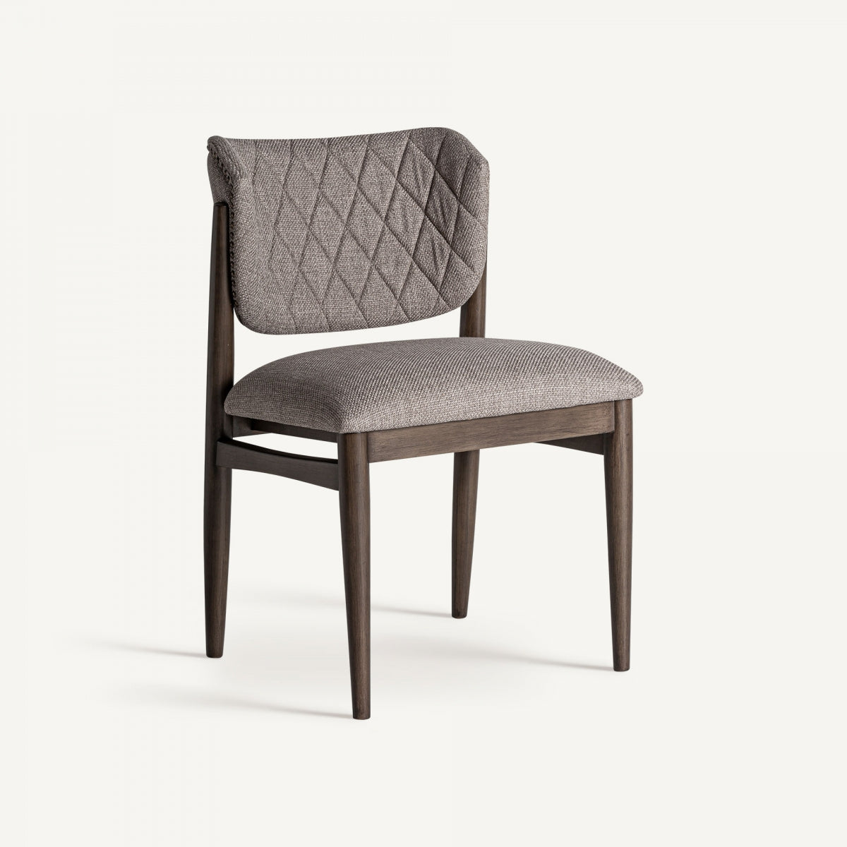 Silla de madera de fresno marrón, vista frontal con diseño contemporáneo