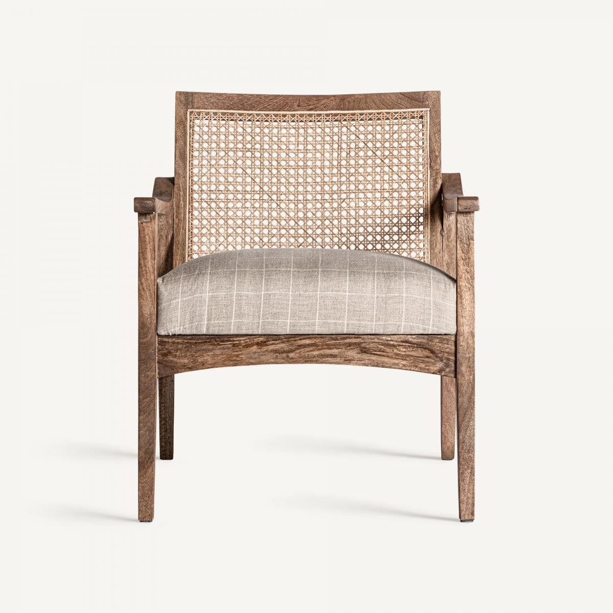 Vista lateral de la silla Valhey con estructura ergonómica y madera clara, estilo nórdico acogedor