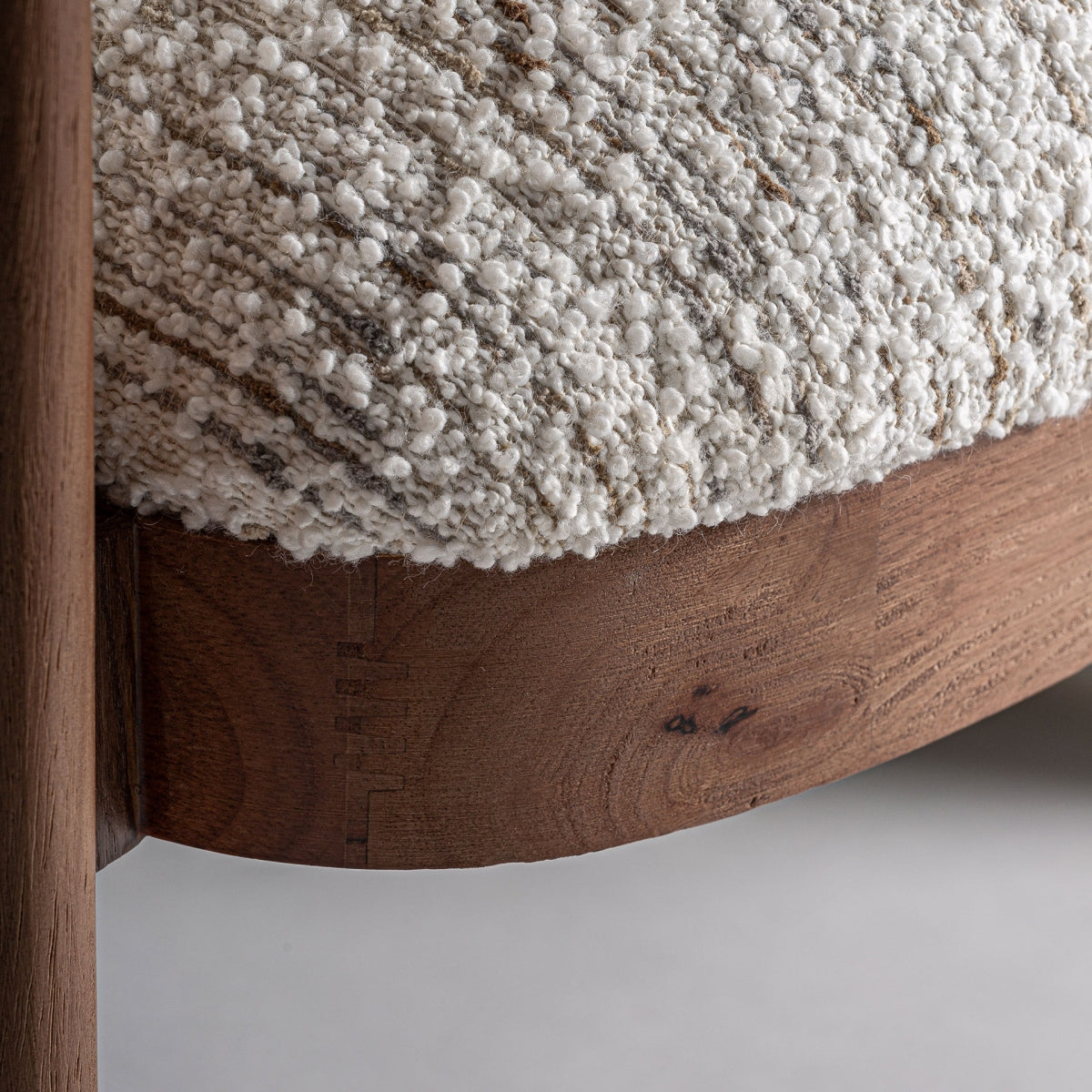 ensamble madera natural detalle butaca boutique_interiorismo vical
