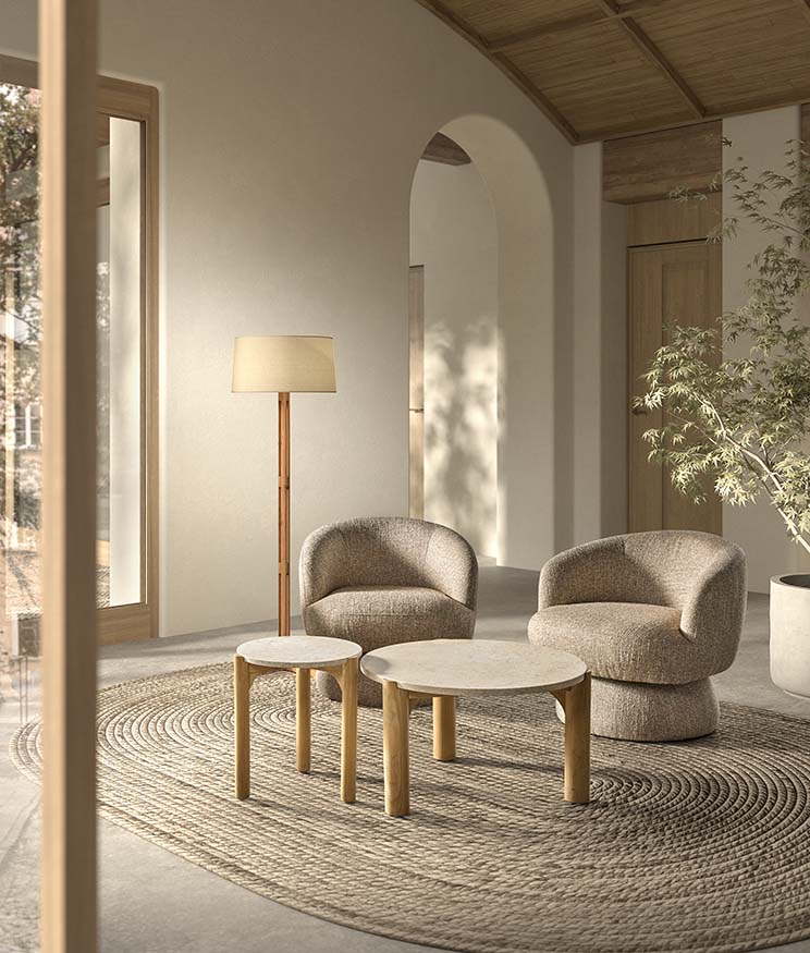 Mesa auxiliar redonda de madera natural con borde elevado y patas torneadas, diseño escandinavo encantador ideal para espacios serenos y funcionales. Boutique Interiorismo.