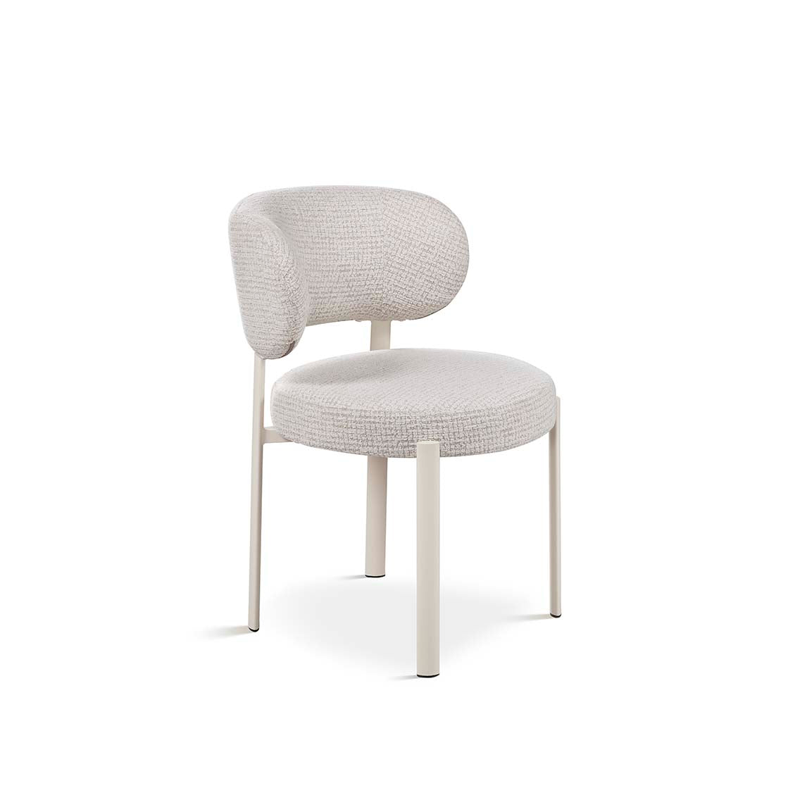 Silla tapizada boucle blanco roto con patas beige y respaldo redondeado – Boutique Interiorismo.
