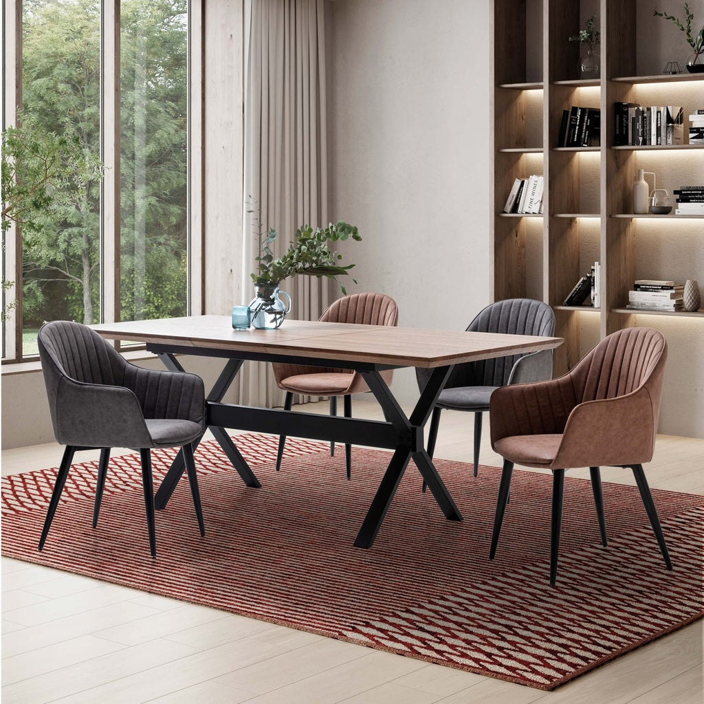 Mesa de comedor extensible de madera con acabado rústico y estructura metálica negra, diseño industrial funcional ideal para espacios versátiles con carácter. Boutique Interiorismo.