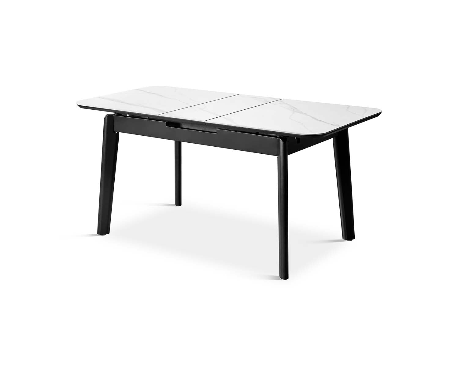 Mesa comedor en negro mate con acabado minimalista — pieza funcional para interiores contemporáneos de Boutique Interiorismo.

