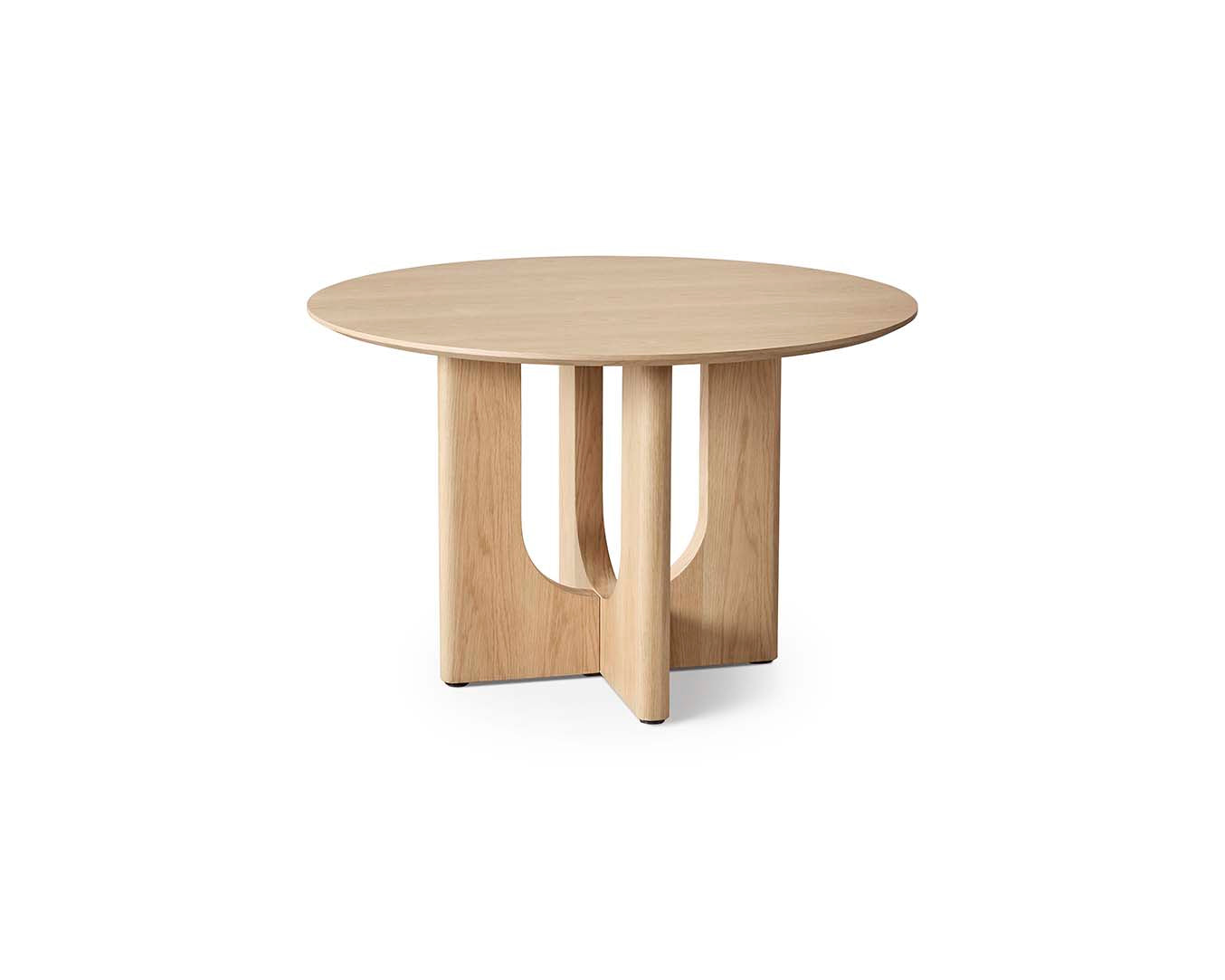 Mesa de comedor redonda de madera y base central de madera en forma trapezoidal, diseño moderno de líneas limpias ideal para ambientes elegantes. Boutique Interiorismo.