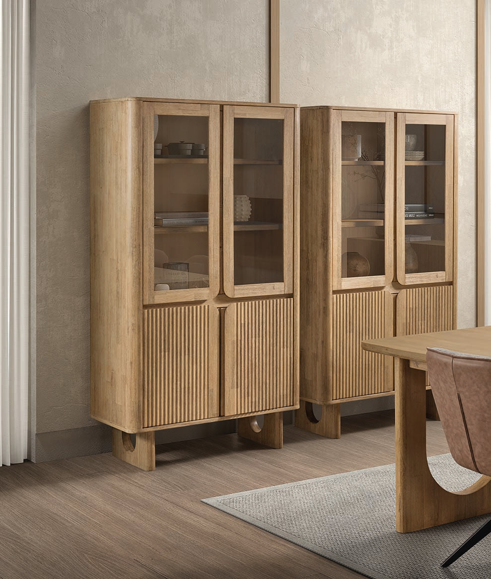 Vitrina Kinga de madera maciza y cristal