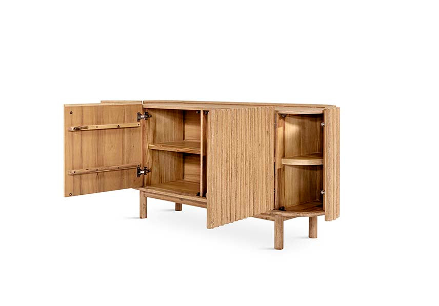 Aparador Corfu de 160 cm en madera natural, con líneas rectas y diseño contemporáneo, ideal para ambientes elegantes y funcionales