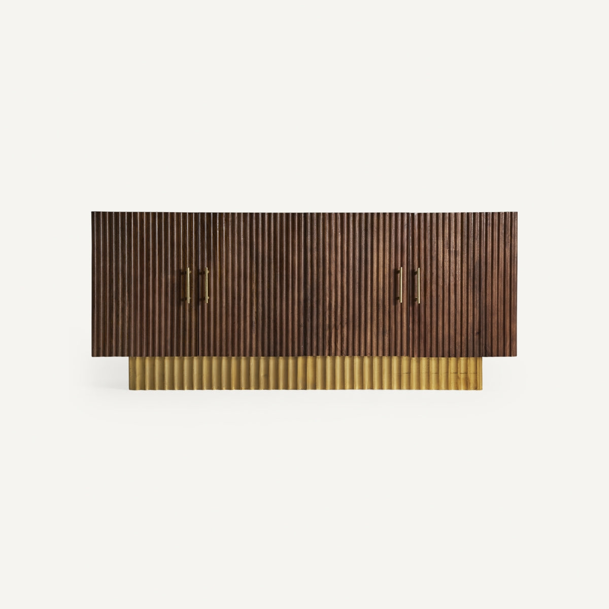Aparador MESIA con diseño refinado en madera y tonos cálidos, ideal para ambientes sofisticados
