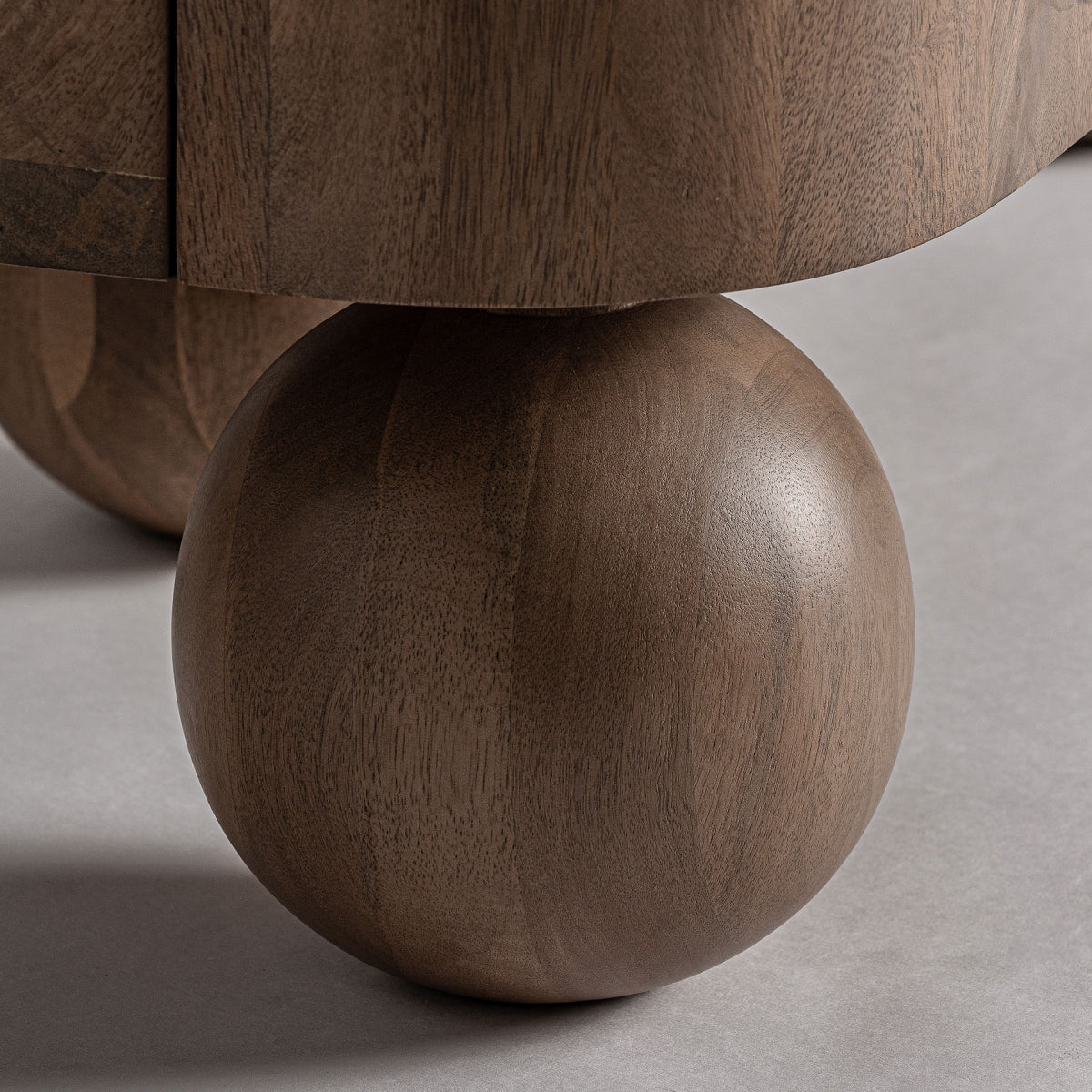 Pata esférica de madera maciza del aparador, diseño escultórico