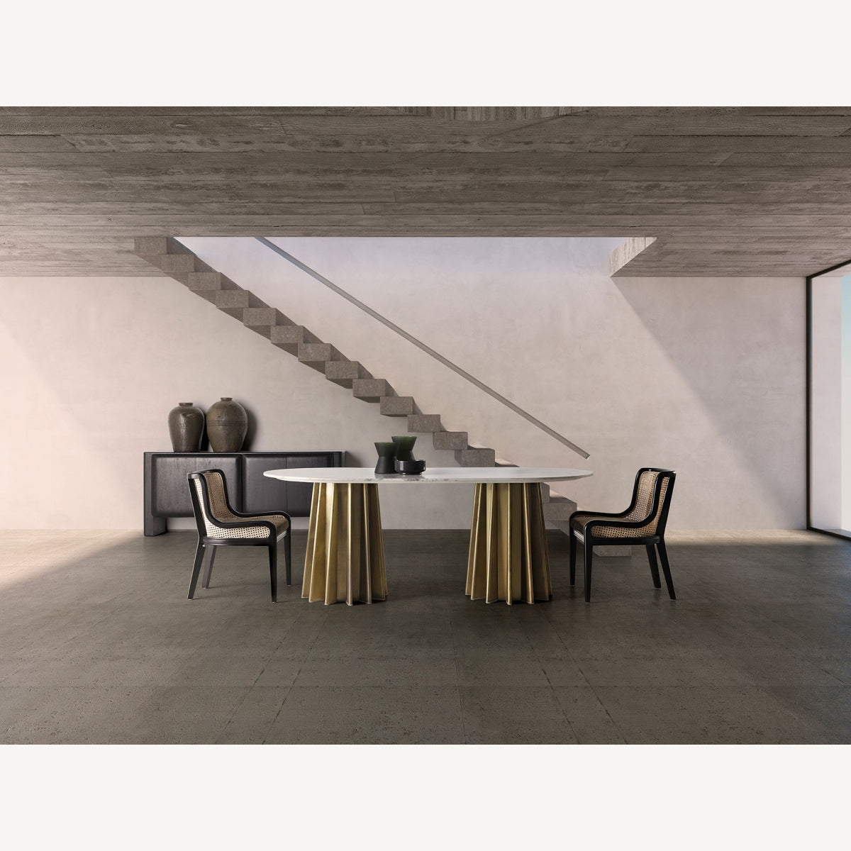 Aparador KORDEL con detalles metálicos y líneas rectas, perfecto para interiores contemporáneos