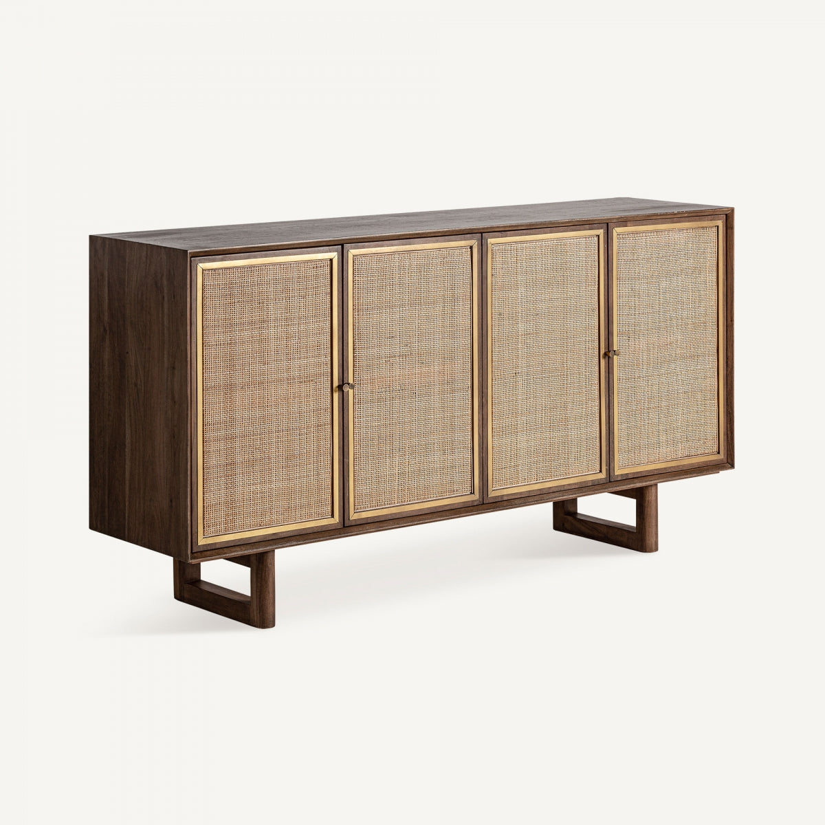 Aparador GONDORF en madera con textura visual y estructura sólida, perfecto para ambientes sobrios