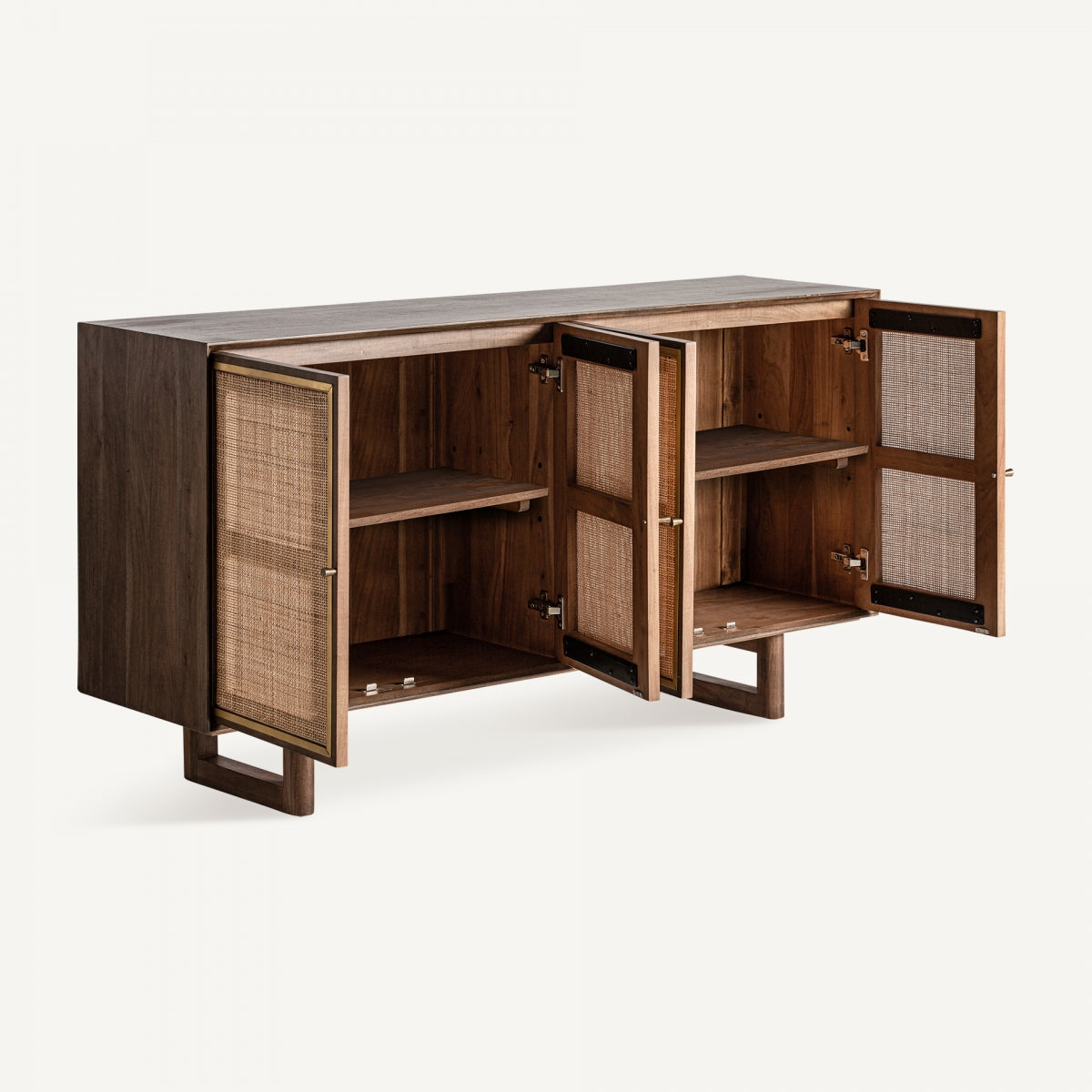 Aparador GONDORF en madera con textura visual y estructura sólida, perfecto para ambientes sobrios