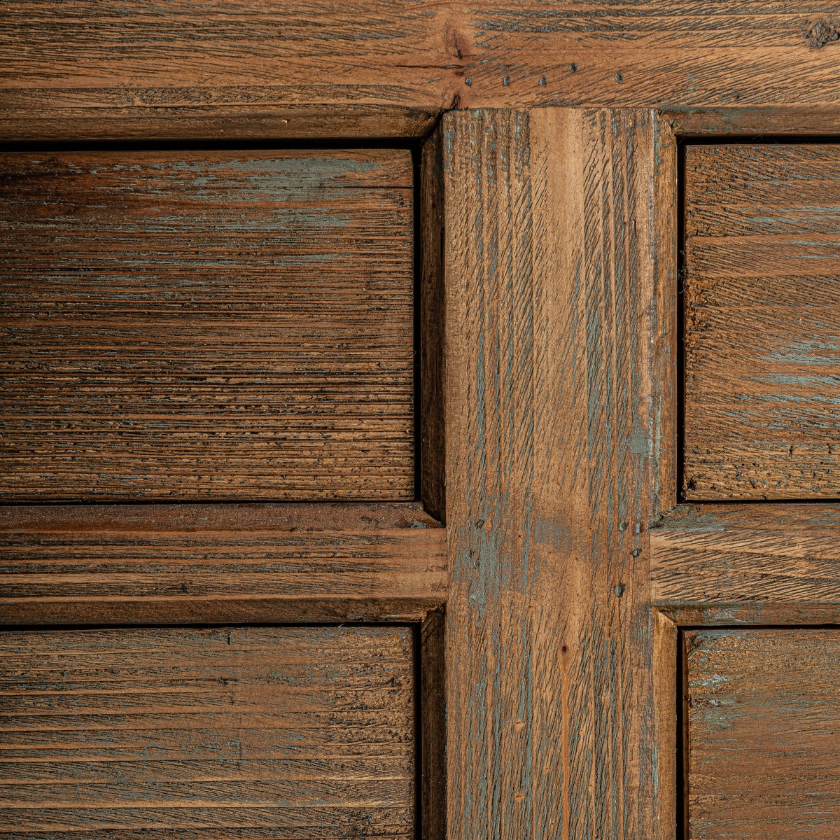 Textura natural de la madera envejecida del aparador ZEITZ