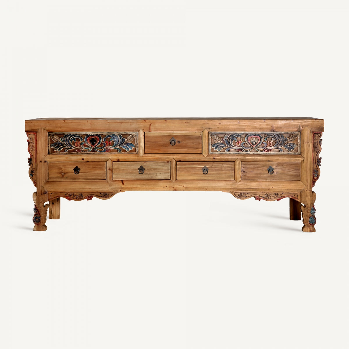 mueble de siete cajones con estructura de madera tallada y policromía artesanal.