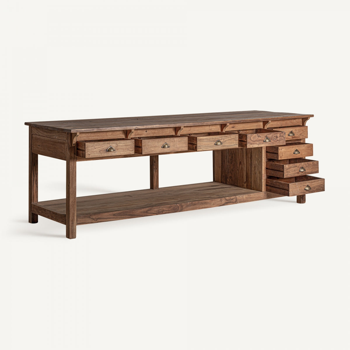Consola de madera rústica con múltiples cajones abiertos.