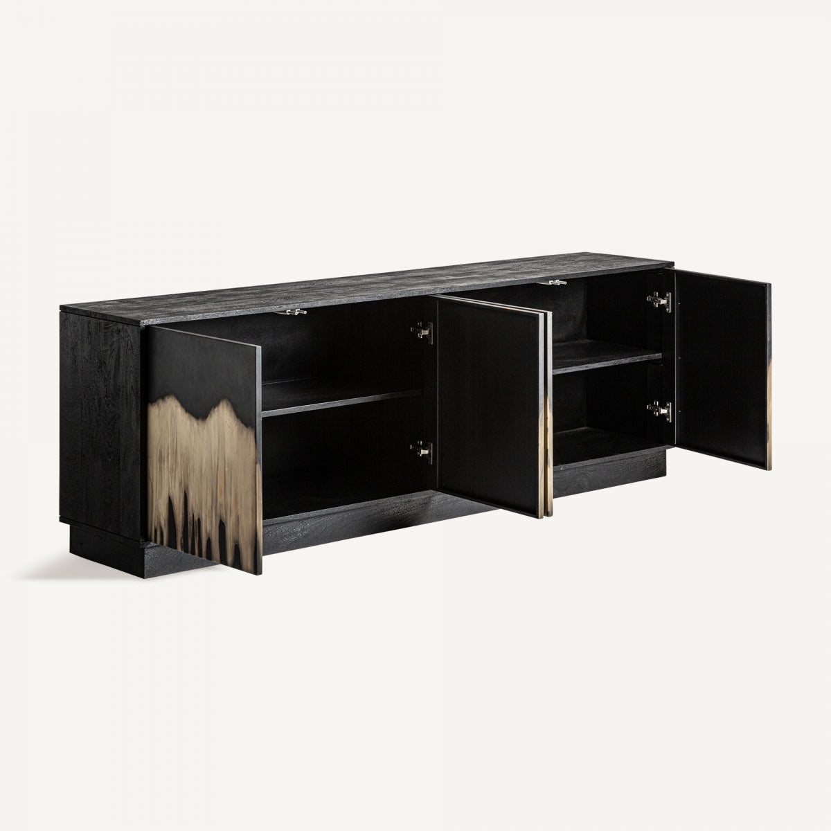 Aparador negro con diseño artístico en las puertas, abierto con baldas interiores visibles.