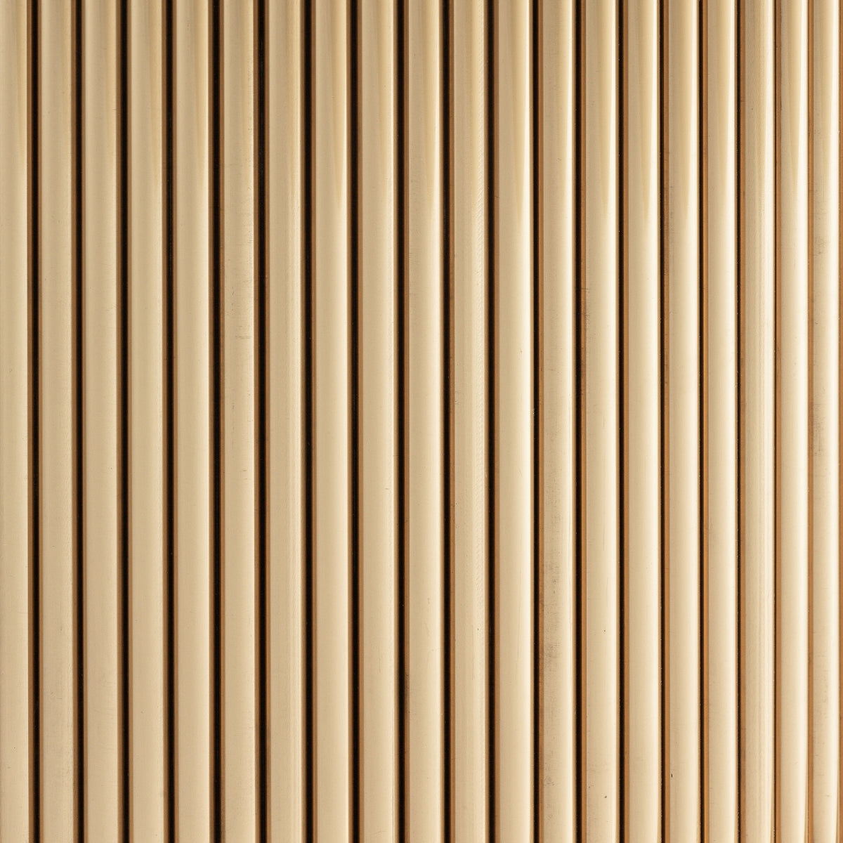 Estructura cilíndrica de metal dorado con estrías verticales, base escultórica de mesa – boutique interiorismo VICAL
