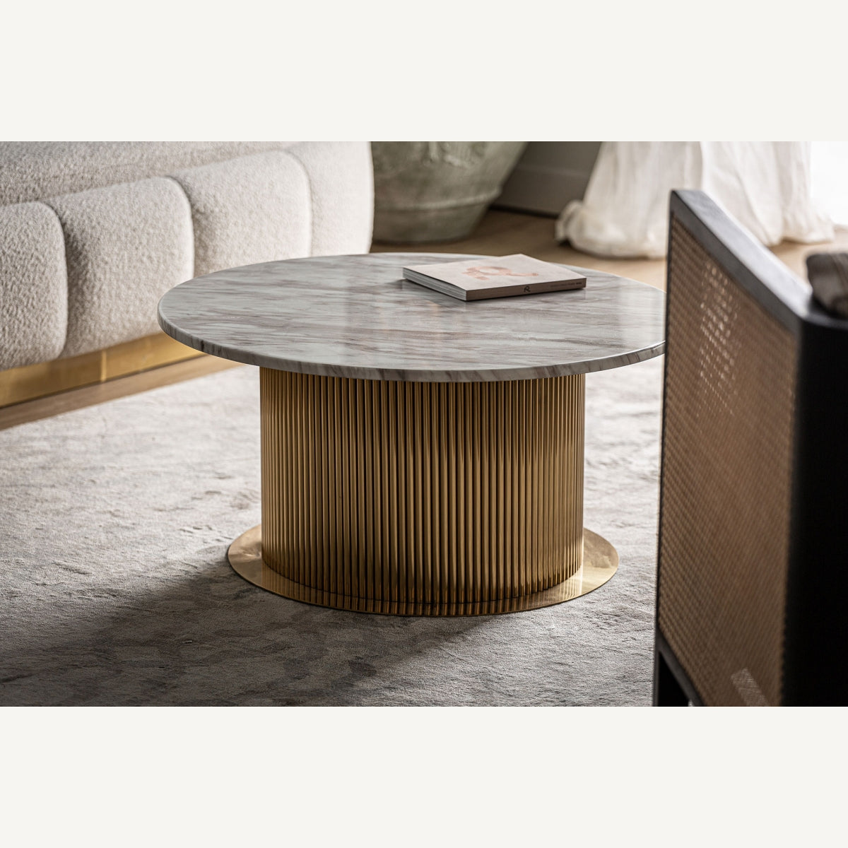 Veta natural del mármol blanco del sobre de la mesa de centro – boutique interiorismo VICAL