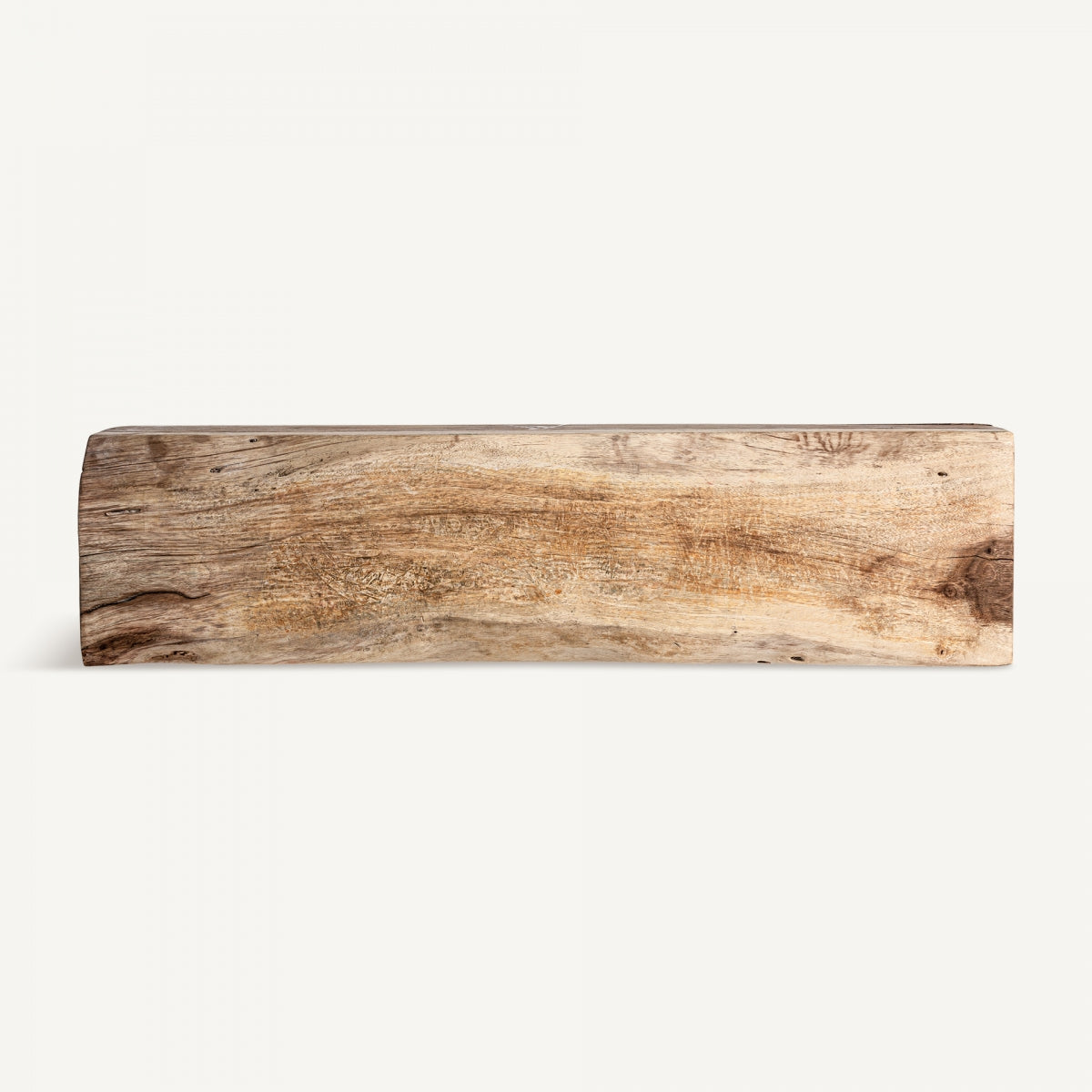 Banco de madera maciza visto de frente, diseño robusto y natural