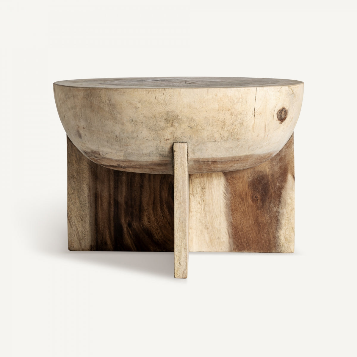 Mesa de centro escultórica de madera maciza vista frontal | diseño rústico contemporáneo | boutique_interiorismo-vical
