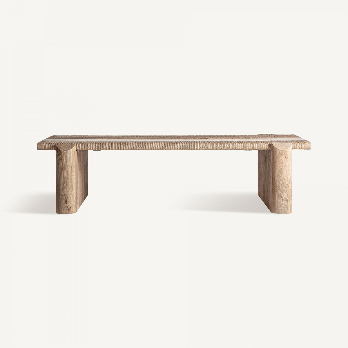 Mesa de centro vista frontal, madera de mango clara, diseño contemporáneo de líneas serenas