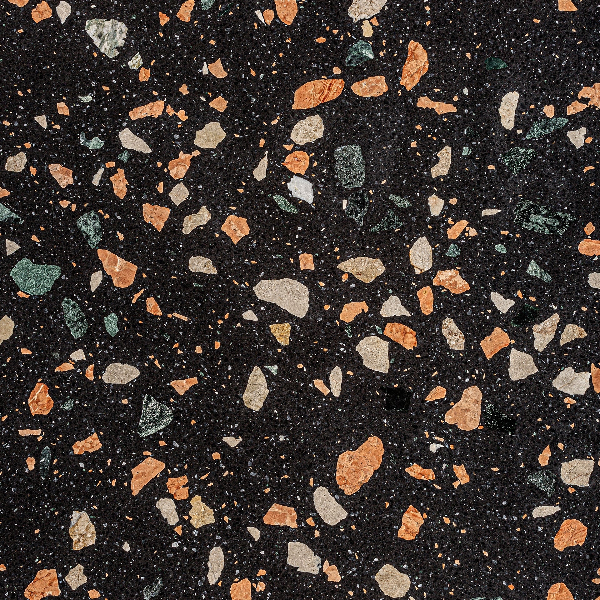 Vista cenital del sobre en terrazo negro con vetas y texturas – pieza escultórica y decorativa