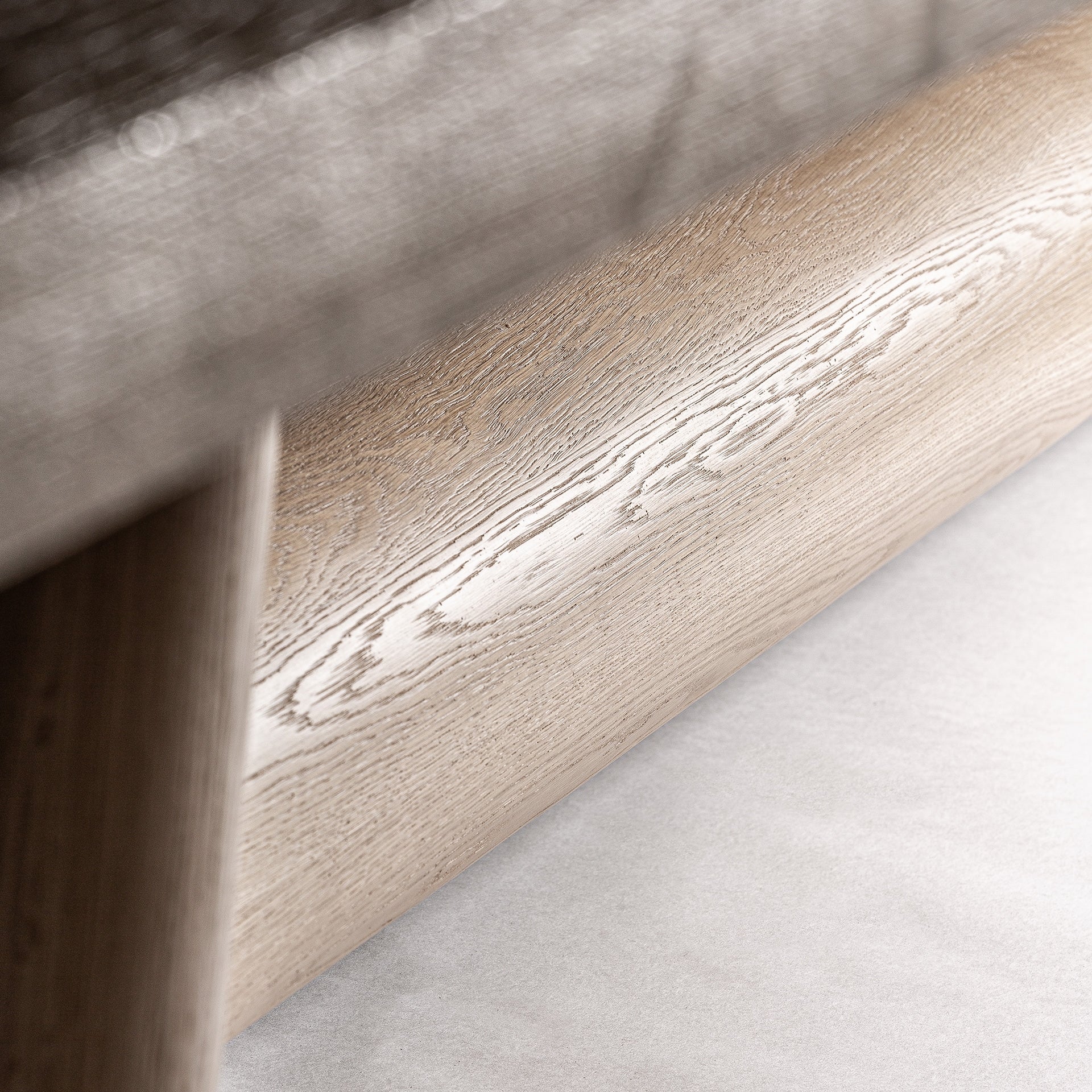 Mesa de comedor SULLY en porcelánico blanco con patas doradas de metal, estilo glam. Imagen 6 para interiorismo boutique de VICAL.