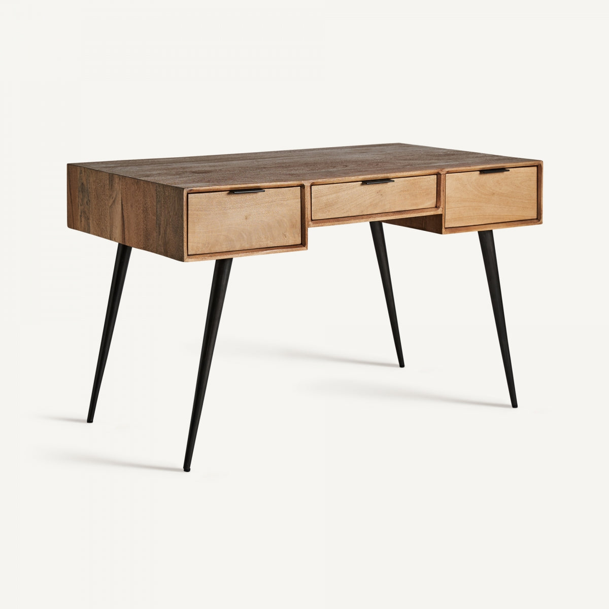Vista lateral del escritorio con patas inclinadas de hierro negro y cuerpo en madera