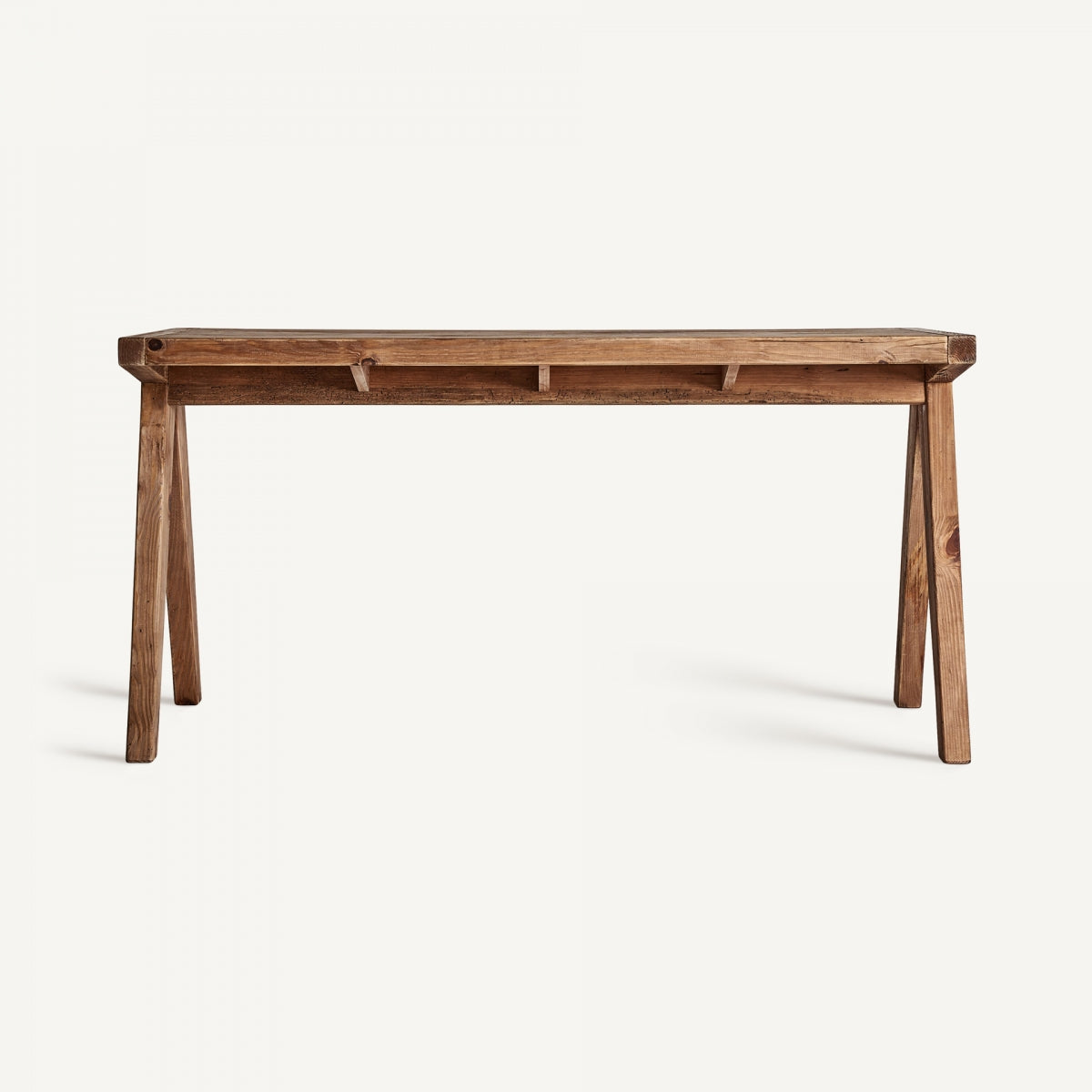 Vista frontal del escritorio de madera reciclada, ideal para home office con estilo sostenible Vical