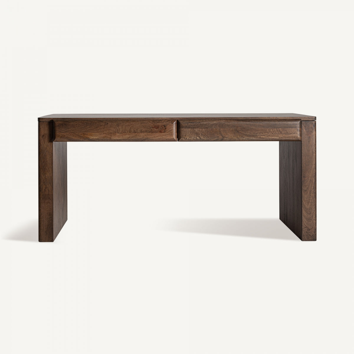 Vista frontal del escritorio Gibles de madera de mango, diseño art déco elegante para home office boutique interiorismo