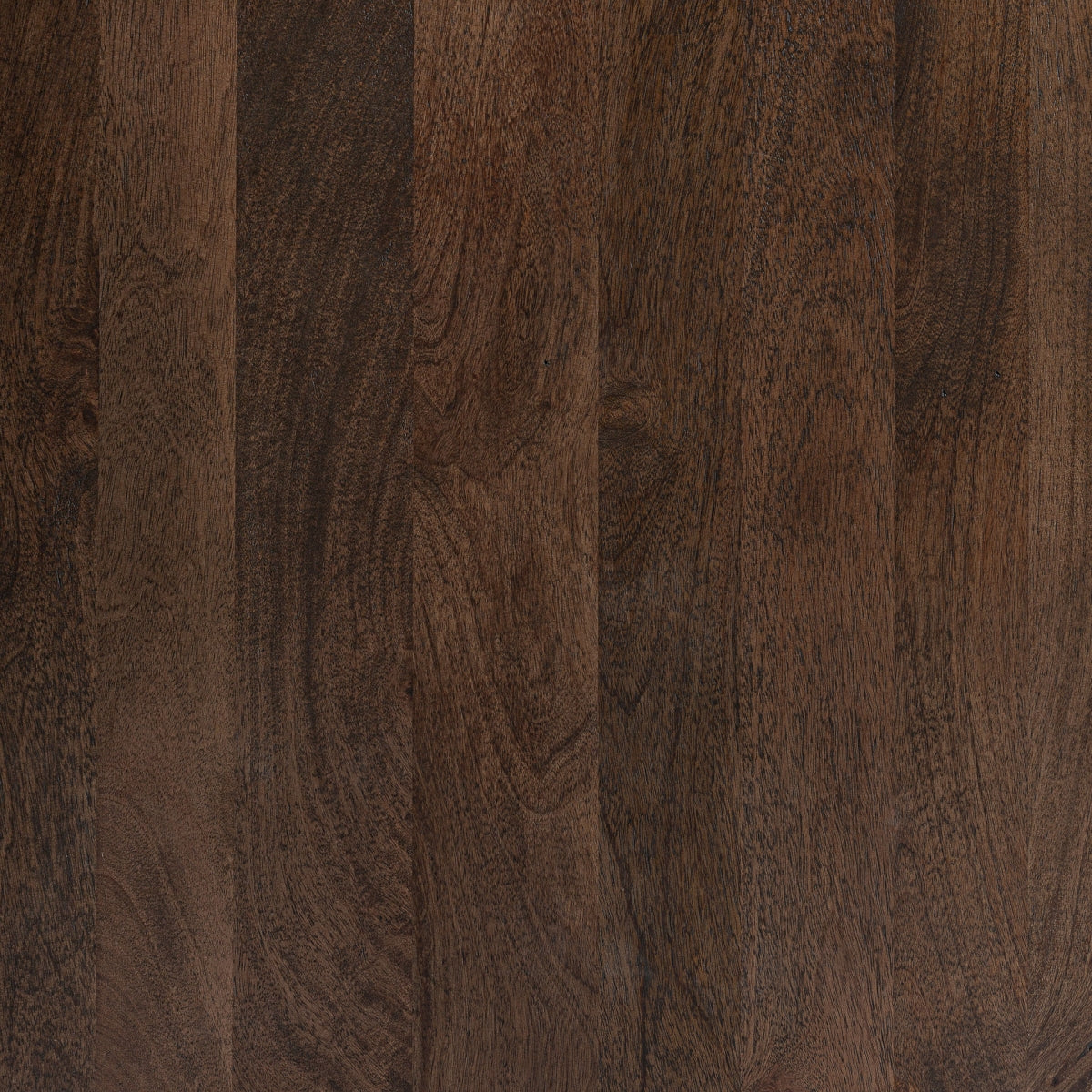Textura del tablero en madera de mango con vetas naturales, escritorio artesanal boutique interiorismo