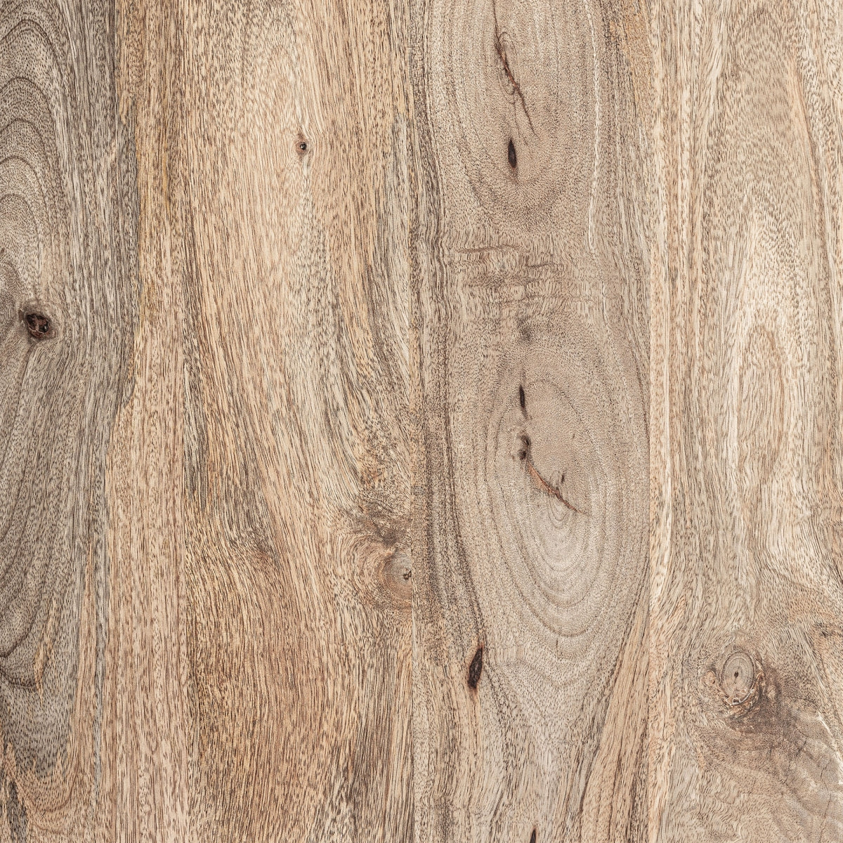 Detalle del vetado natural de la madera de mango en el escritorio Barlinek.