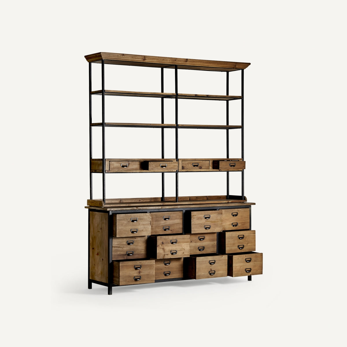 Detalle con cajones abiertos de la estantería Minot, ideal para despachos o bibliotecas de estilo industrial cálido