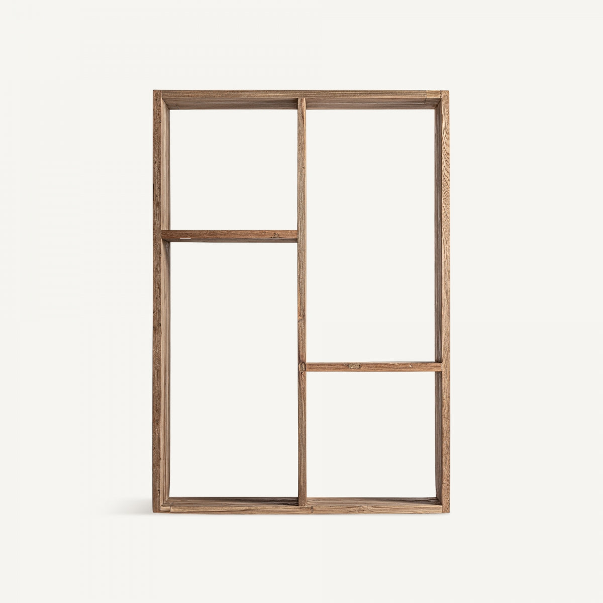 Estantería Lux de madera natural vista frontal, diseño asimétrico y líneas puras en estilo minimalista cálido