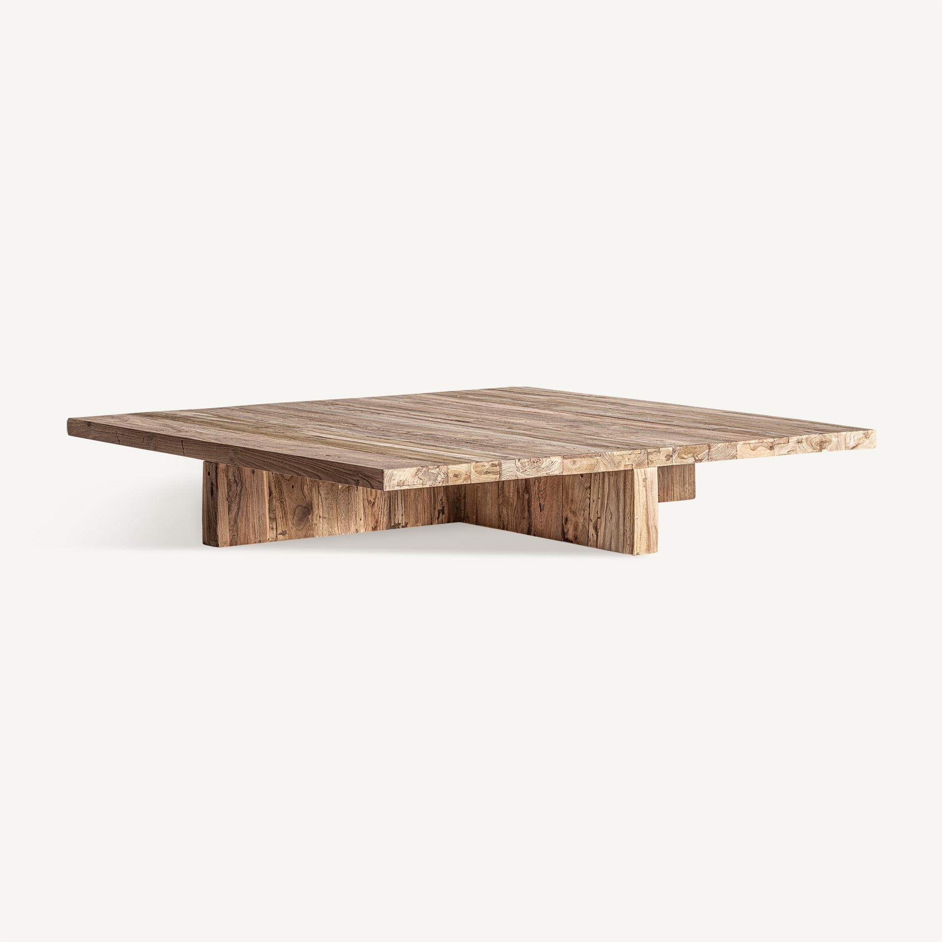 Vista frontal de la mesa de centro Pure en madera natural, diseño exterior minimalista, ideal para espacios serenos