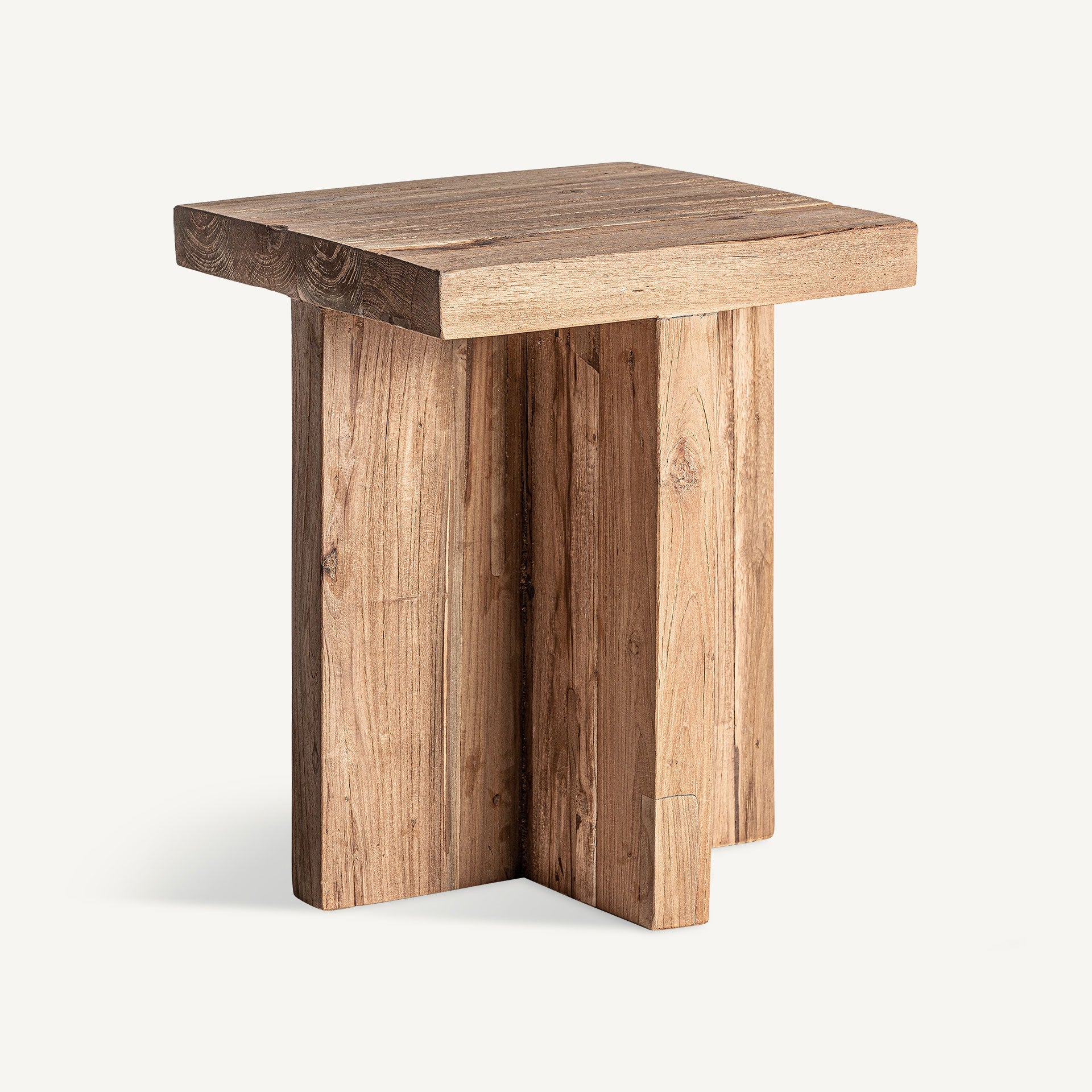 Mesa auxiliar PURE en madera natural vista frontal, diseño orgánico y minimalista para exteriores elegantes